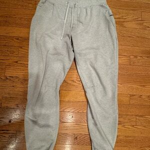 Men’s Lululemon XXL Gray Sweatpants with Relaxed Fit